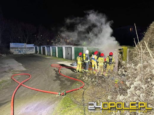 Pożar w garażach na Luboszyckiej. Jedna osoba nie żyje, dwie zostały ranne