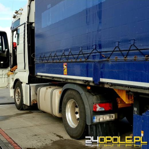 Kierowca ciężarówki symulował odpoczynek. Został ukarany za jazdę "na magnesie"