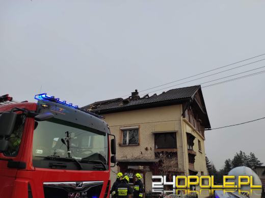 Pożar poddasza domu jednorodzinnego w Rozwadzy. W akcji 10 zastępów straży