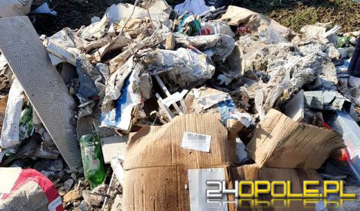 Wyrzucił śmieci na pole i był poszukiwany - został zatrzymany