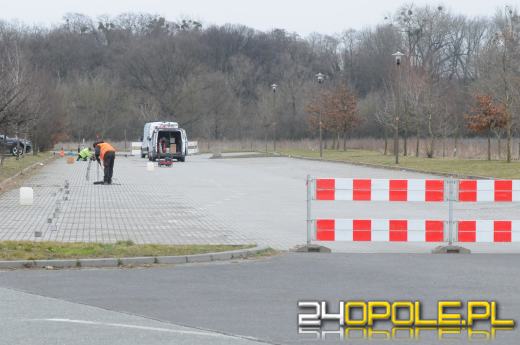 W mieście montowane są czujniki, które będą informować o wolnych miejscach parkingowych