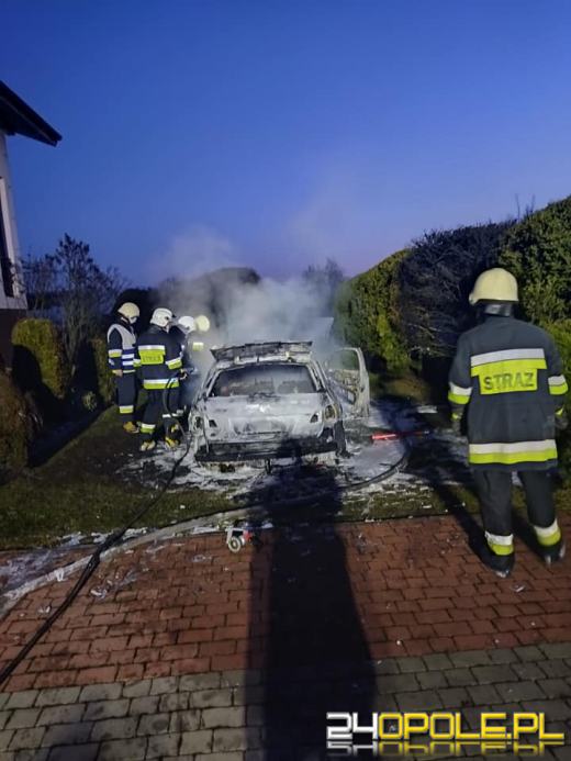 Pożar BMW na posesji w Dalachowie