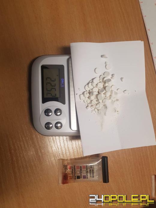 Funkcjonariusze Zakładu Karnego w Opolu udaremnili "przerzut" środków psychoaktywnych 