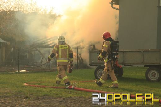 Pożar budynku gospodarczego w Niwkach. Interweniowały 4 zastępy straży