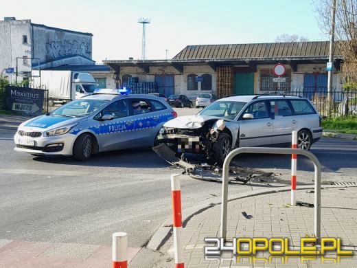 Jedna osoba poszkodowana w zdarzeniu drogowym na ul. Armii Krajowej. Sprawca pijany