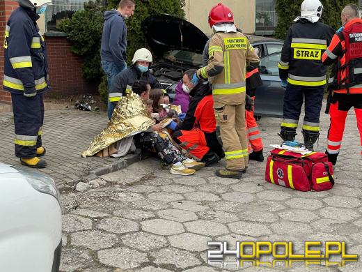 Wypadek w Opolu-Wrzoskach. Po zderzeniu pojazdów jeden z nich wjechał w dom