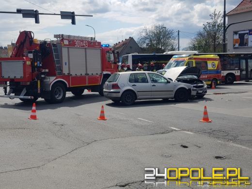 Zderzenie samochodów na skrzyżowaniu w Opolu