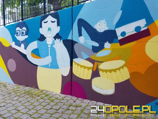 Nowy mural przy Narodowym Centrum Polskiej Piosenki