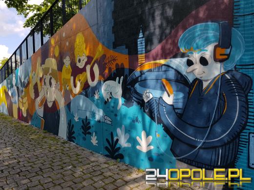 Nowy mural przy Narodowym Centrum Polskiej Piosenki