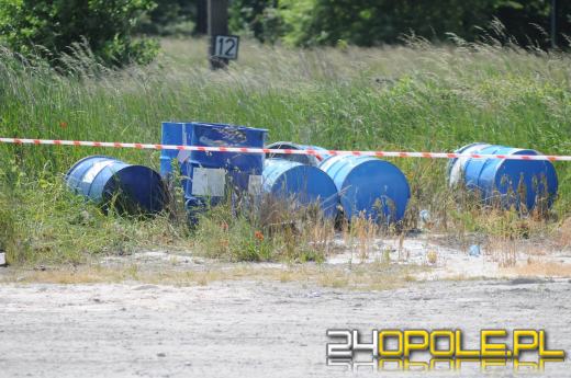 Beczki z nieznaną substancją w pobliżu Elektrowni. Interweniowała grupa chemiczna