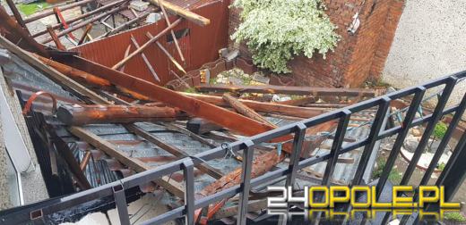 Zerwane dachy, powalone drzewa, uszkodzone auta...Strażacy walczą ze skutkami burzy