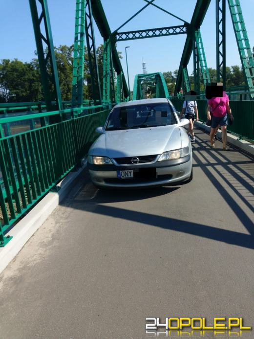 Kierująca oplem wjechała na Most Ireny Sendlerowej. Szuka jej policja