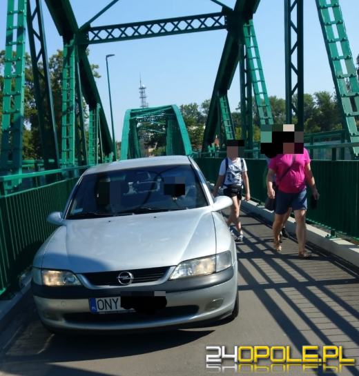 Kierująca oplem wjechała na Most Ireny Sendlerowej. Szuka jej policja