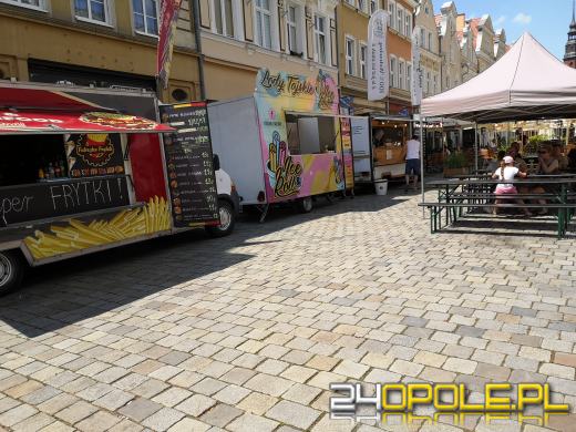 Smacznie na opolskim rynku! Trwa festiwal Food Trucków. 