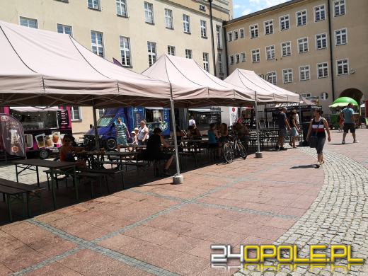 Smacznie na opolskim rynku! Trwa festiwal Food Trucków. 