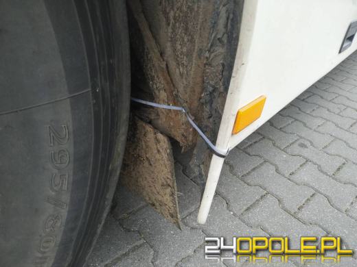 Wiózł dzieci na wycieczkę autobusem w tragicznym stanie. WITD wycofało pojazd z ruchu