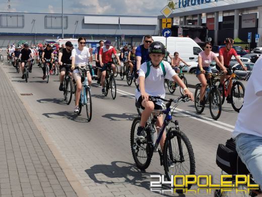 Ruszył 9. Charytatywny Rajd Rowerowy. Blisko 700 osób na starcie! 