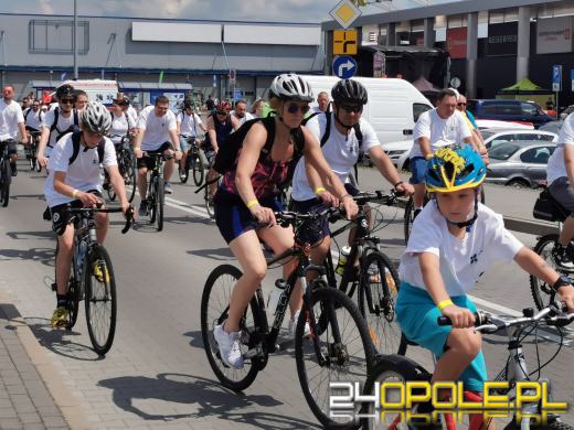 Ruszył 9. Charytatywny Rajd Rowerowy. Blisko 700 osób na starcie! 
