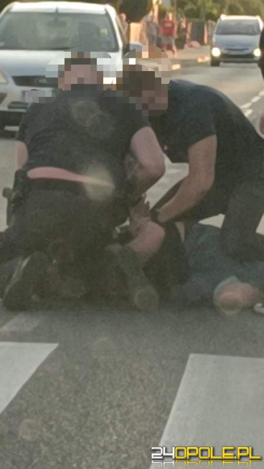 Komprachcice: Mężczyzna z bronią w ręku biegał po ulicy. Sprawna akcja policji