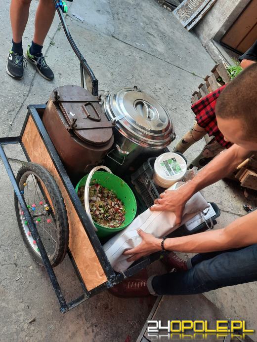 Wolontariusze z akcji "Jedzenie Zamiast Bomb karmili bezdomnych przez 7 miesięcy