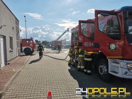 Pożar warsztatu samochodowego w Nysie. W akcji 10 zastępów straży