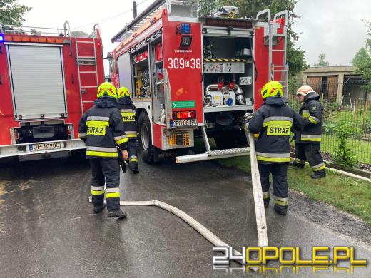 Piorun uderzył w dom w Suchym Borze. Zapalił się dach