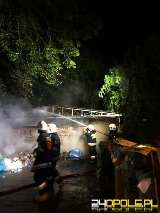Pożar śmieci w Łambinowicach postawił na nogi dwa zastępy straży