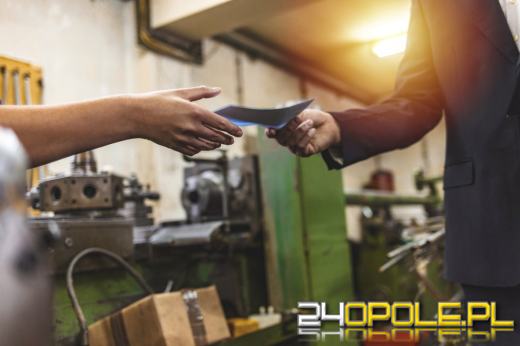 Ministerstwo zachęca do donoszenia na szefów. Obiecuje benefity