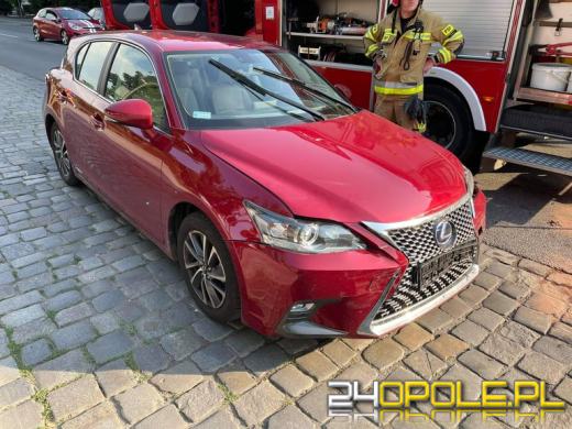 Zderzenie czterech aut na Piastowskiej w Opolu. Dwie osoby zostały poszkodowane