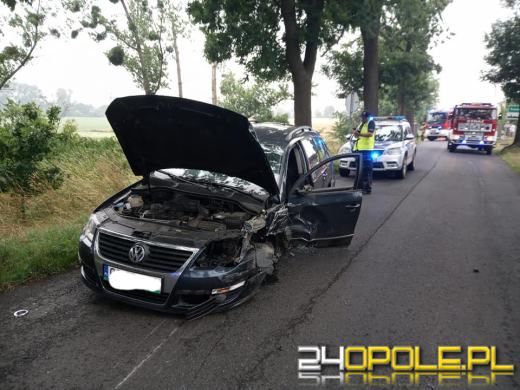 Czołowe zderzenie pojazdów w gminie Baborów. Dwie osoby zostały ranne