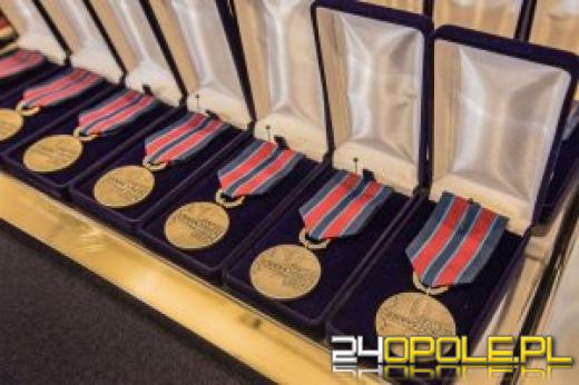 Policjanci z Kędzierzyna-Koźla wyróżnieni za poświęcenie dla ratowania życia