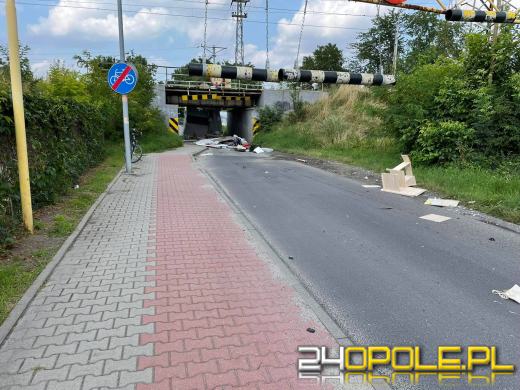 Kierujący kamperem nie zmieścił się pod wiaduktem na Krapkowickiej