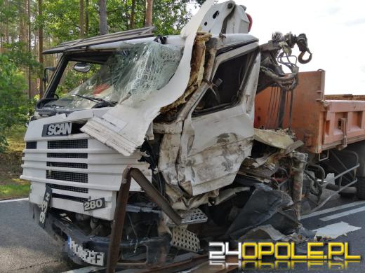 Dwa samochody ciężarowe zderzyły się w powiecie kluczborskim