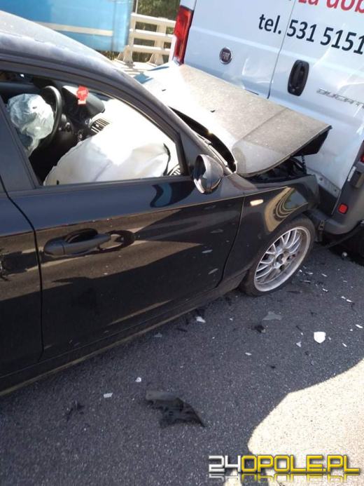 Na wysokości Sosnówki, motocyklistka zderzył się z busem