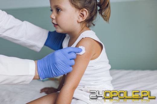 Lekarze mają raportować na antyszczepionkowców. Rząd zaostrza działania