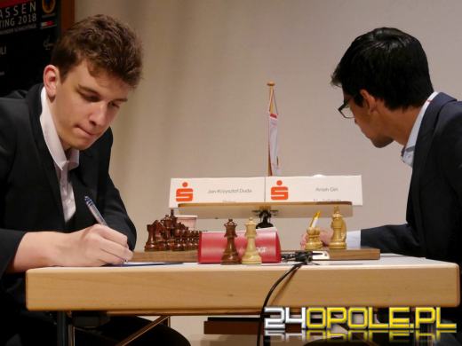 Historyczny sukces Polaka. Ograł wszystkich mistrzów na turnieju