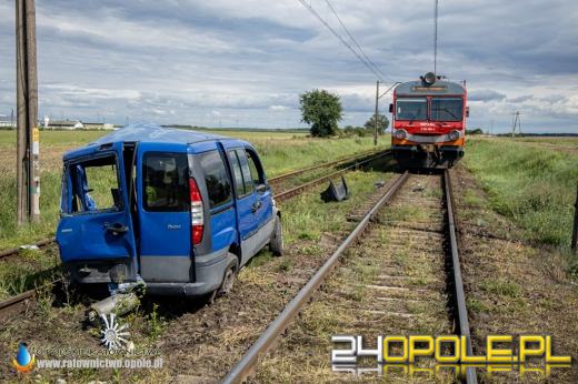 Zignorował znak STOP wjechał wprost pod nadjeżdżający pociąg