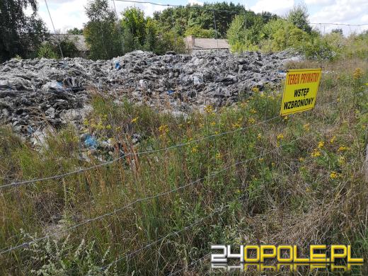 W Otmicach od 2 lat zalegają odpady. Właściciele "nie muszą" ich usuwać