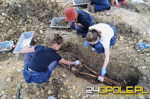 Trwa ekshumacja więziennego cmentarza w Strzelcach Opolskich