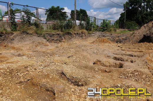 Trwa ekshumacja więziennego cmentarza w Strzelcach Opolskich