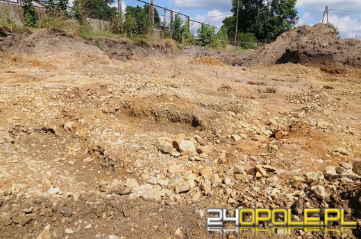 Trwa ekshumacja więziennego cmentarza w Strzelcach Opolskich