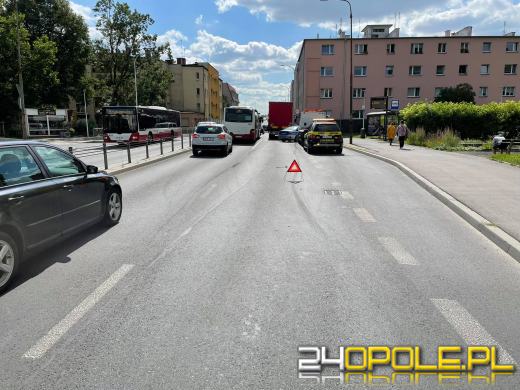 Kolizja ciężarówki z osobówką na Placu Kazimierza