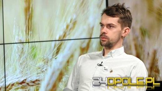 Chce szturmować Warszawę, nazywają go drugim Lepperem. Kim jest lider Agrounii?