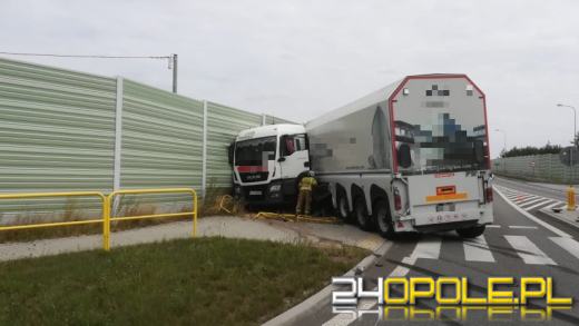 Dwa samochody ciężarowe zderzyły się w Myślinie