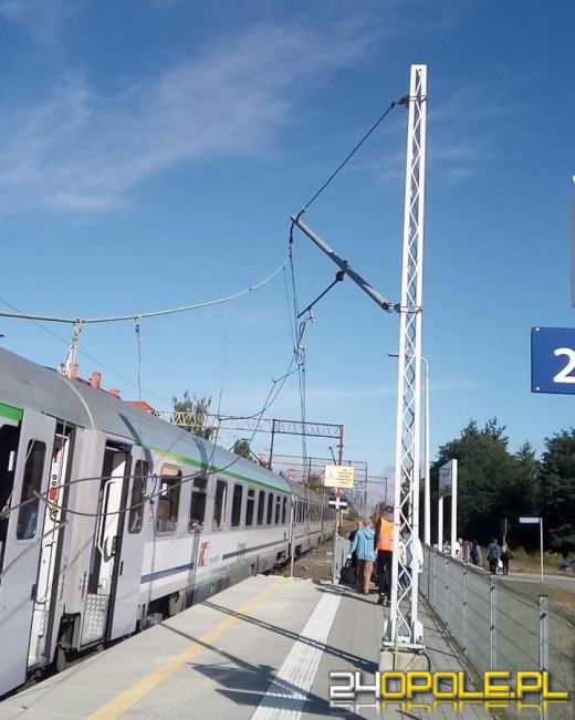 Zerwana trakcja kolejowa na trasie Kędzierzyn-Koźle - Raciborz