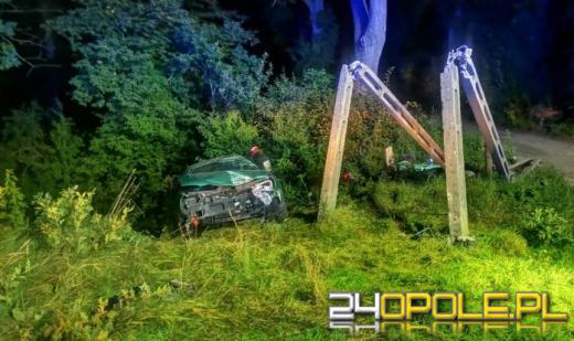 Powiat brzeski: Osobówka uderzyła w słup energetyczny