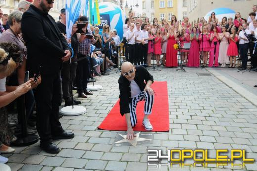 Cztery kolejne gwiazdy odsłonięto w opolskiej Alei Gwiazd