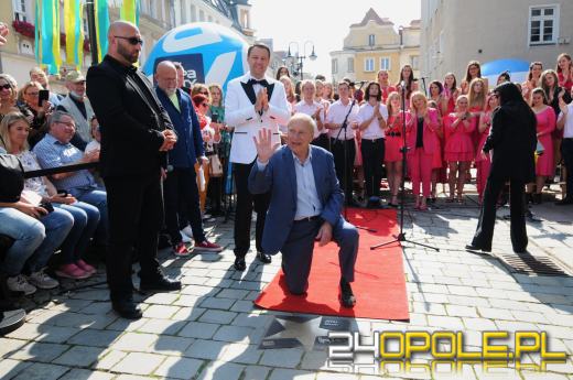 Cztery kolejne gwiazdy odsłonięto w opolskiej Alei Gwiazd
