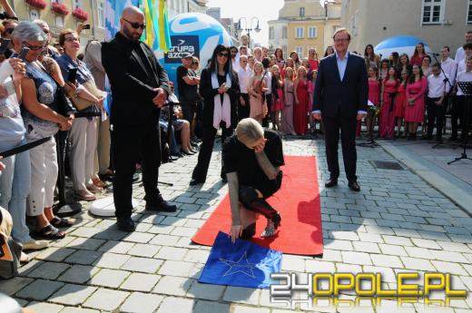 Cztery kolejne gwiazdy odsłonięto w opolskiej Alei Gwiazd