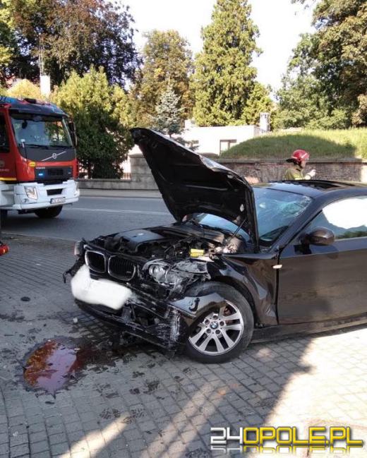 Kędzierzyn-Koźle: Kobieta kierująca bmw uderzyła w mur kamienicy